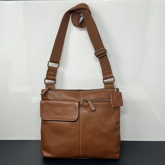 Roots Bags Bnwt Roots Leather Crossbody Purse Poshmark